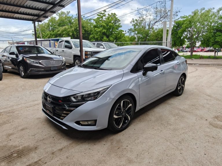 Versa SR 2023
